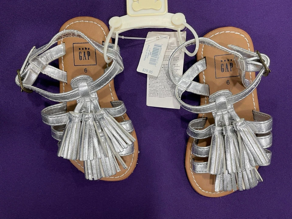 NUEVAS Sandalias de Verano Baby Gap Plateadas Metálicas Borla Gladiador Niño Pequeño Talla 6 Nuevas con Etiquetas Foto 3 de 4