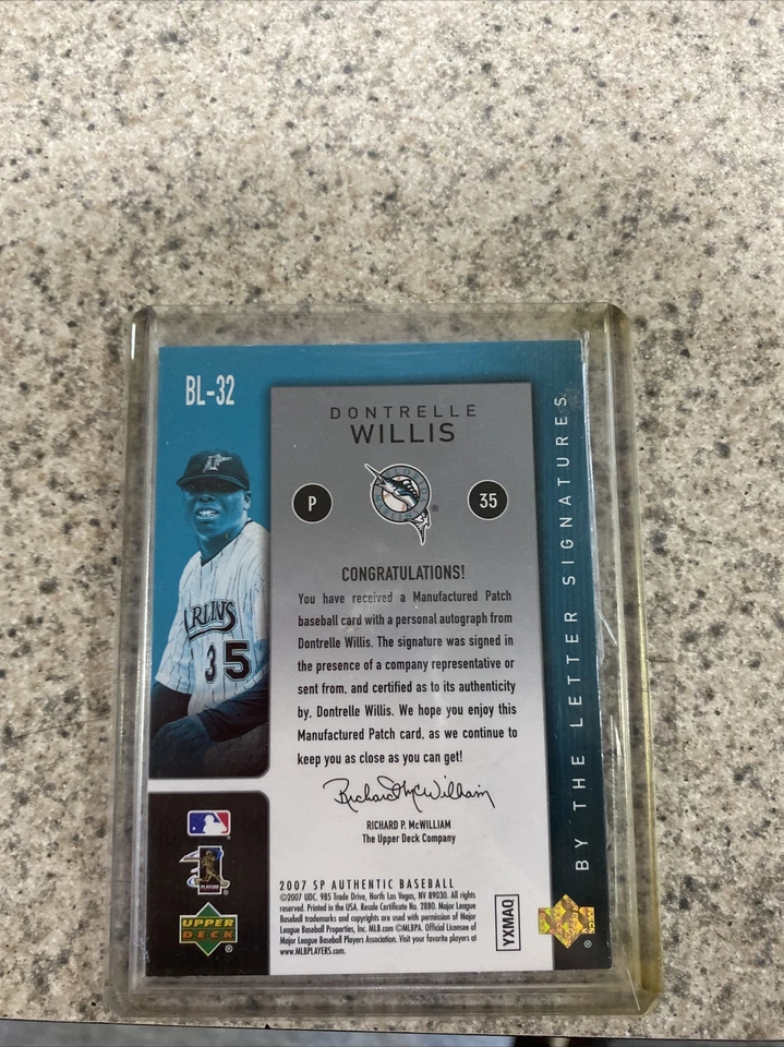 Dontrelle Willis By The Letter Signatures Card - Изображение 2 из 2