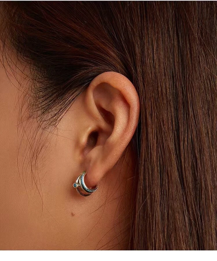 Aretes Huggie de aro de 13,5 mm con piedras preciosas turquesa de plata de ley 925 maciza Foto 3 de 3