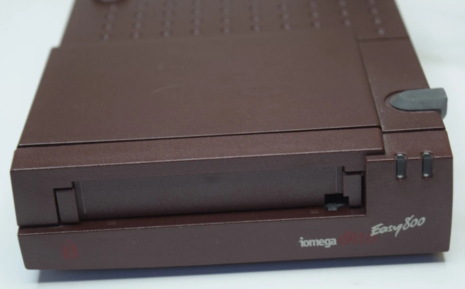 Unidad de cinta externa IOMEGA DITTO EASY 800 IO80-PX3, sin adaptador de CA Foto 2 de 4