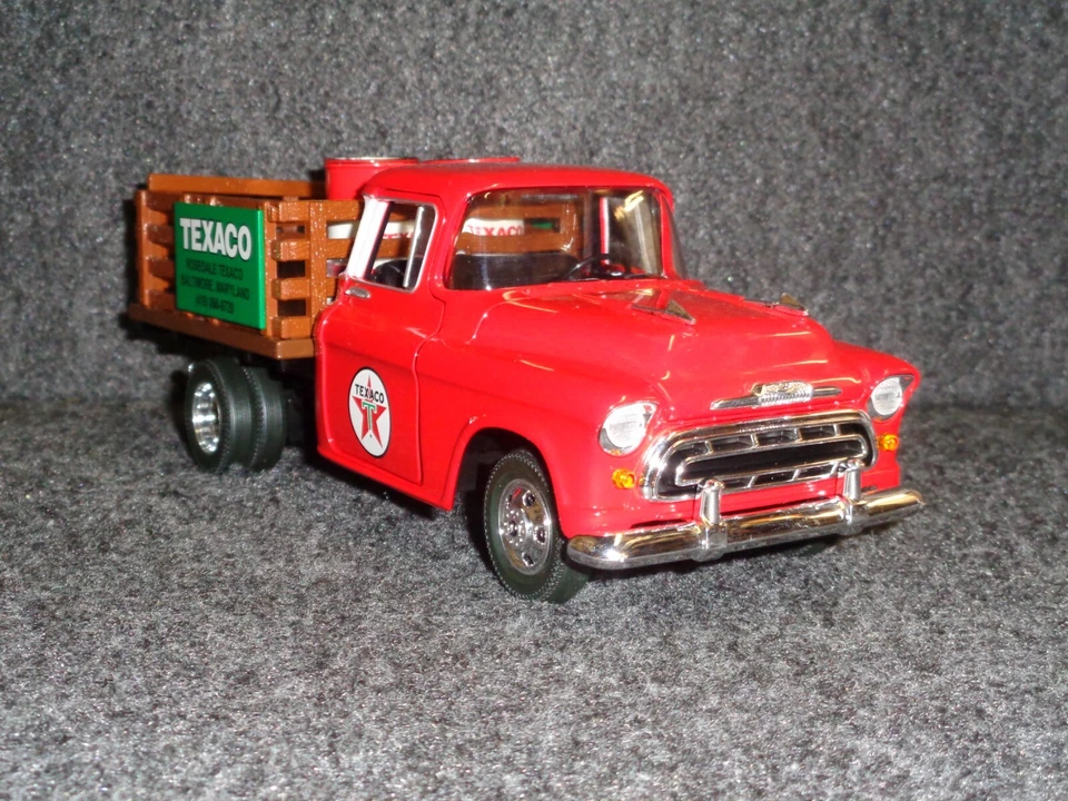 Fairfield Mint 1957 CHEVY STAKE BED TRUCK ROSEDALE TEXACO DEALER SPECCAST 1:24 - Image 4 of 4