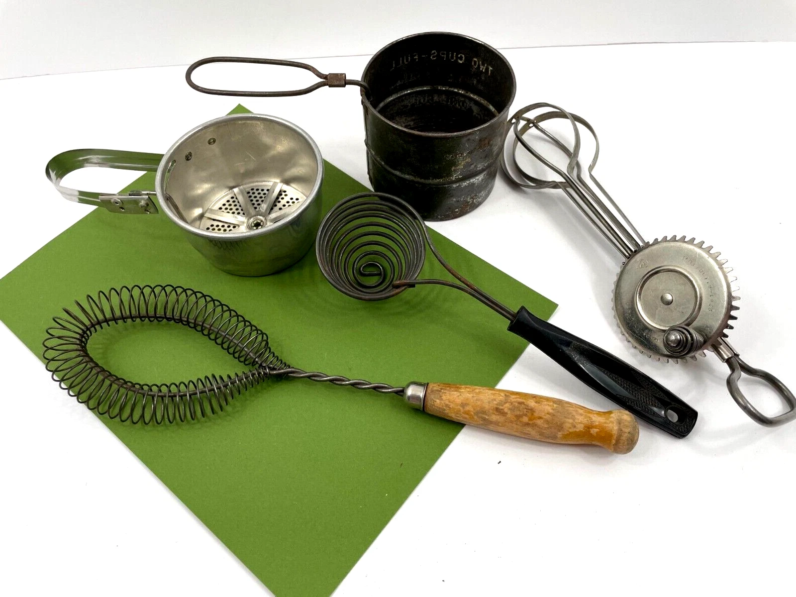 Vintage A&J Metal Wire Handle Rotary Egg Beater Sifter Egg Separator Kitchen
Opens in a new window o