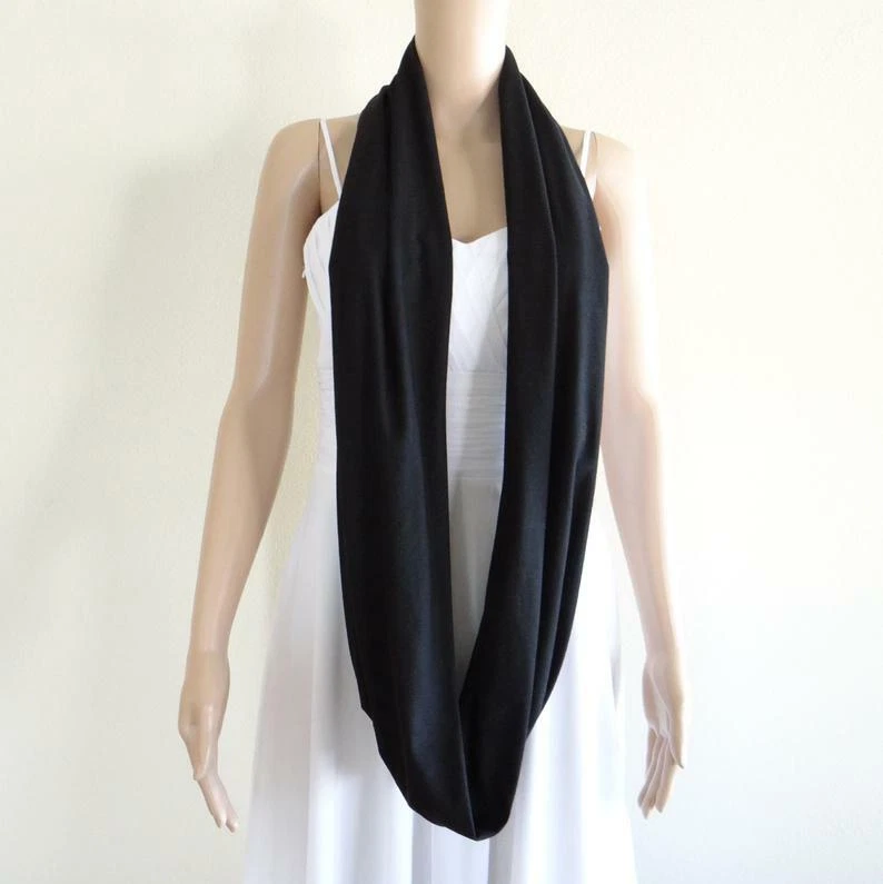 Bufanda Infinity negra. Bufanda circular. Bufanda de spandex de algodón suave.  Foto 3 de 3