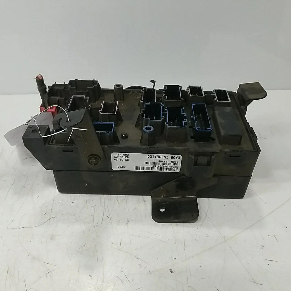 2005 Ford F250 Under Dash Fuse Relay Box OEM 5C3T14A067BE 5.4L Gas - Image 4 of 4