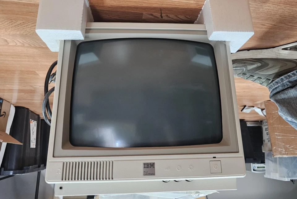 Clean Vintage IBM PCjr Color Display 4863 14" Color Computer Monitor w/box Works - Image 2 of 4
