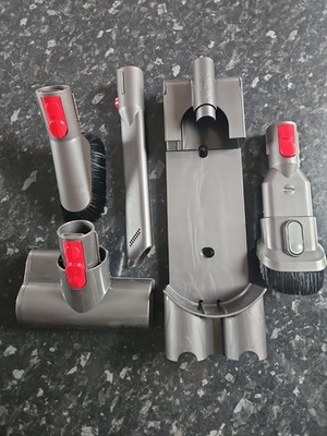 Original Dyson Wandhalterung Ladestation und Zubehör für V6 V7 V8 sehr guter Zustand