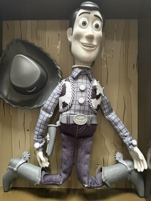 TAKARA TOMY Toy Story 30th Anniversary Real-Size sprechende Figur Woody (geöffnet)