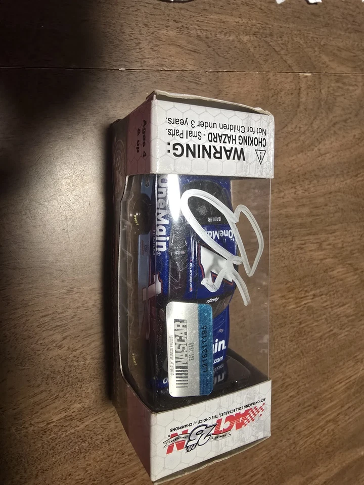 Elliott Sadler #1 One Main Financial 2017 autografado - Imagem 3 de 4