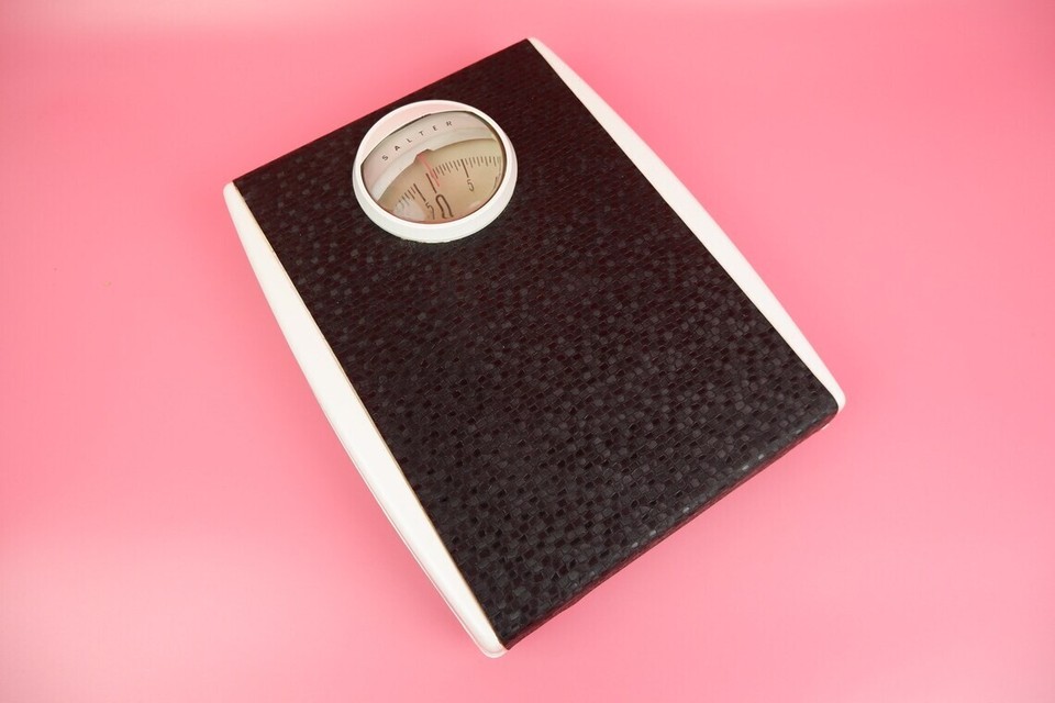 Vintage 70s retro Salter bathroom scales convex glass face, 1960s mid