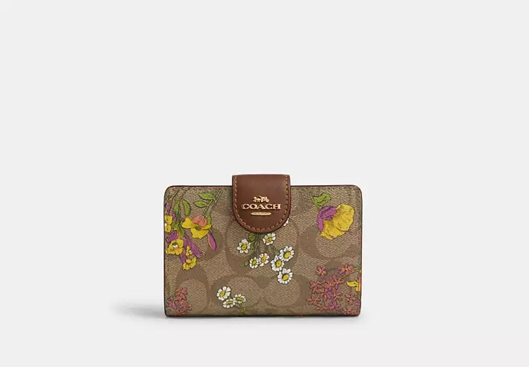 日本未入荷 Coach Medium Corner Zip Wallet 財布 花柄 Coach Medium Corner Zip Wallet With Country Floral Print