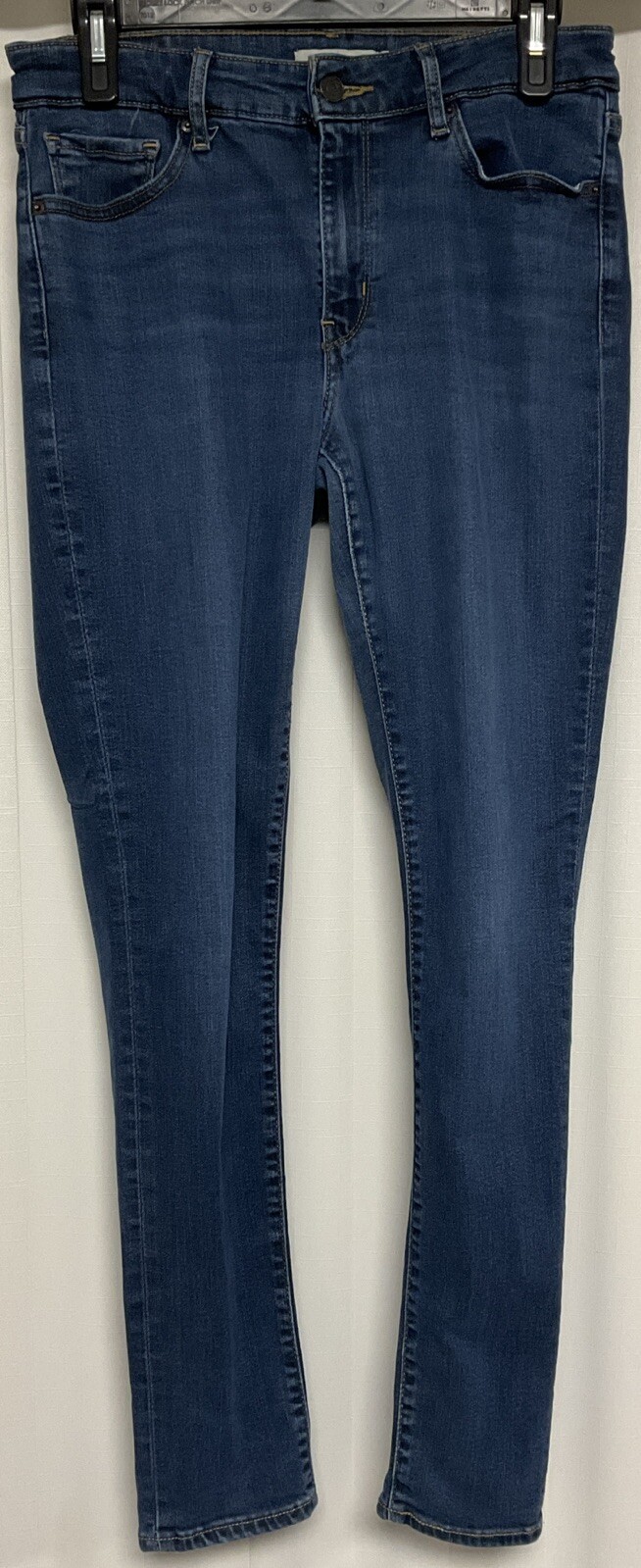 Levi’s 711 Skinny Jeans Women’s Size 29.    3717