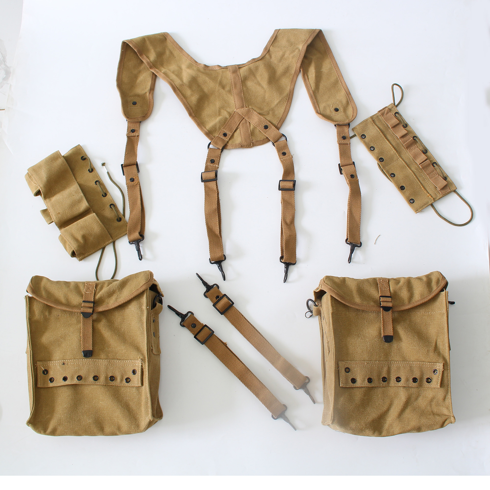 WW2 US Individual Medic Combat Field Kit Bags WWII Suspenders Cantles