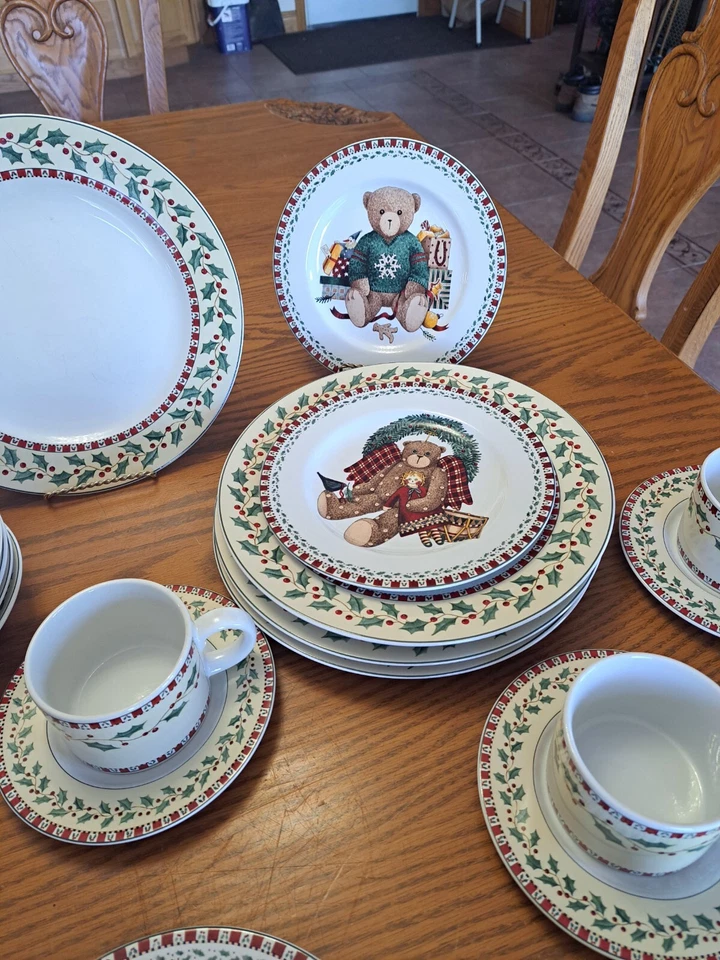 Debbie Mumm Vintage Christmas Bears 39 Pieces Dinnerware Grouping Sakura  1998 - Image 4 of 4