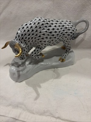 HEREND BULL Sculpture 2003