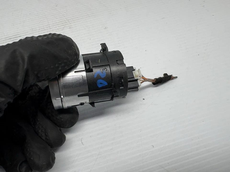 Mercedes-Benz C63 AMG S 2023 - Interruptor de arranque/parada del motor 2139055500 Foto 4 de 4