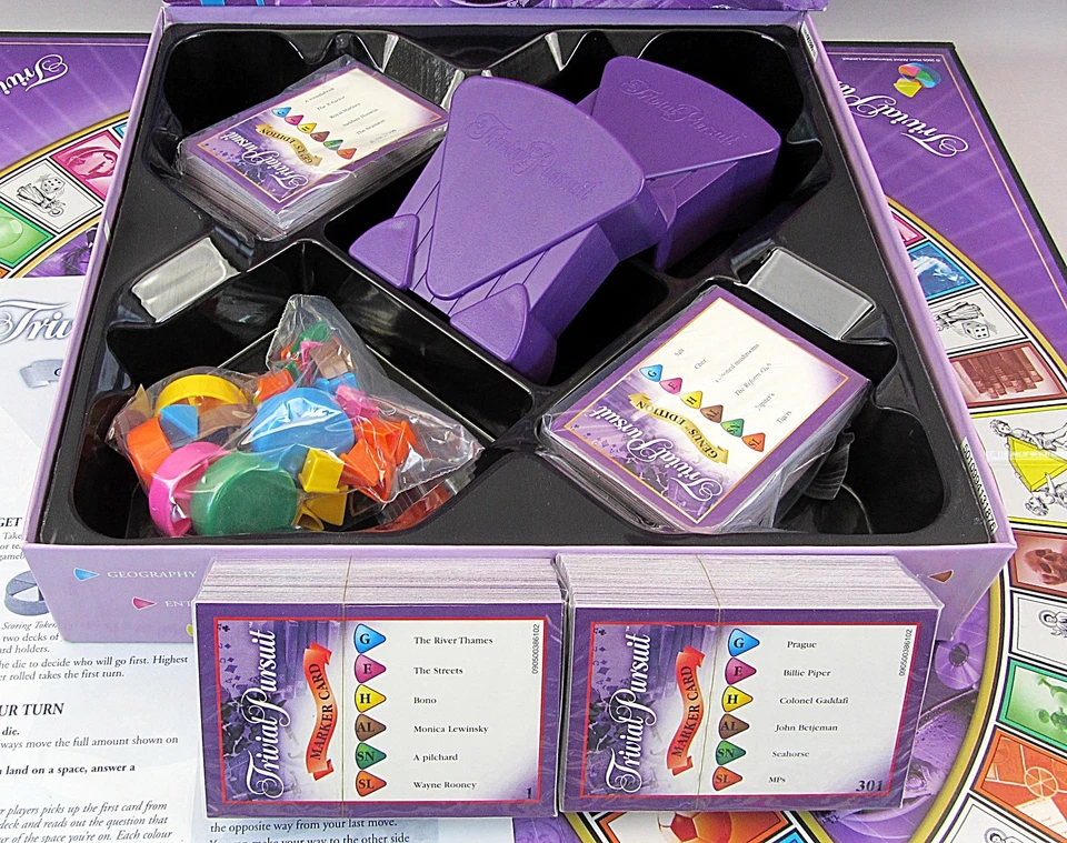 Trivial Pursuit Genus Edition Board Game Hasbro 2005  2 Packs Cards SEALED 100% - Image 4 of 4