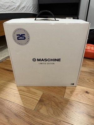 Native Instruments Maschine MK3 Limited Edition Gray Sampler & Sequencer 16-Pad