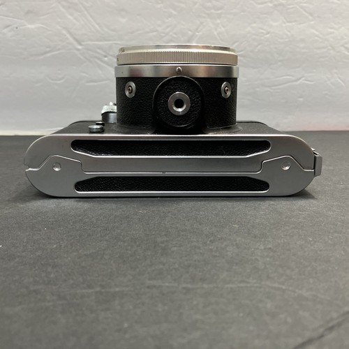 Praktisix II 6x6 medium format camera body ( for parts ) - Picture 12 of 17
