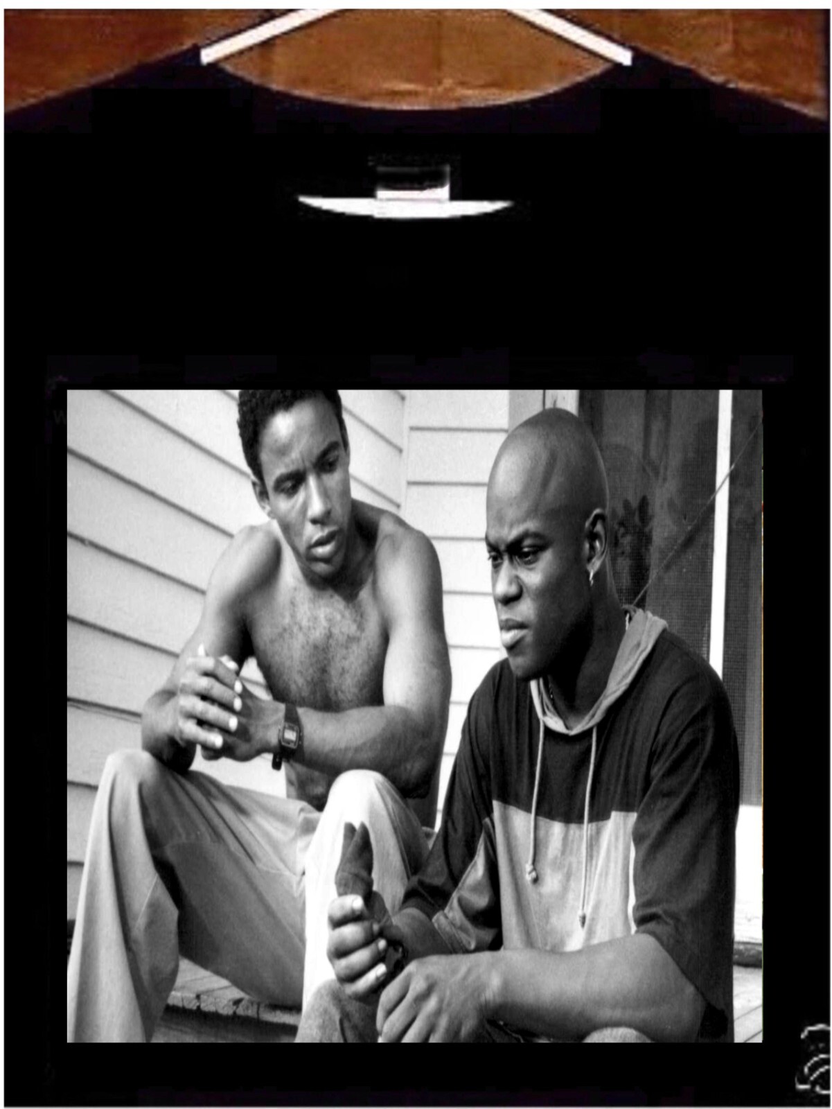 ALTRA T shirt Jason's Lyric Movie; camicia lirica di Jason e Joshua sotto portico