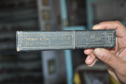 Vintage Boxed Crown & Sword Mark Solingen Shaving Razor , Germany
