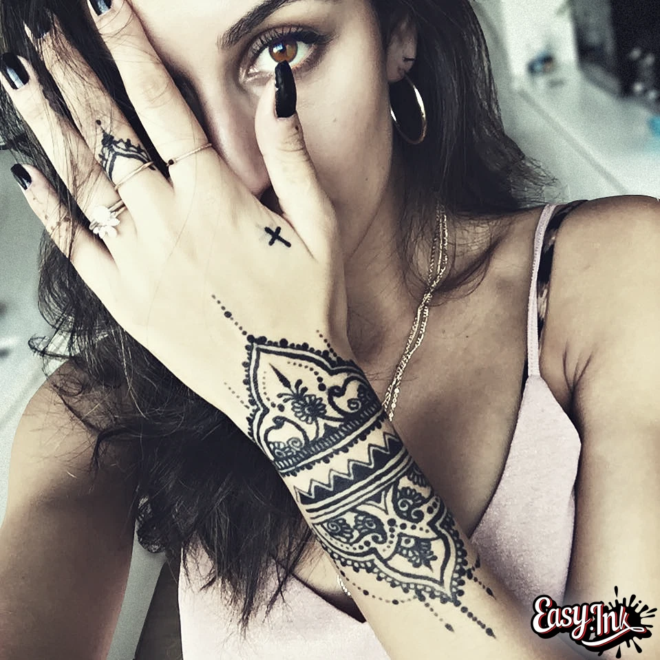 Kit de tinta para tatuaje temporal Easy.ink™ a mano alzada, tinta súper oscura, jagua pura, no henna Foto 2 de 4