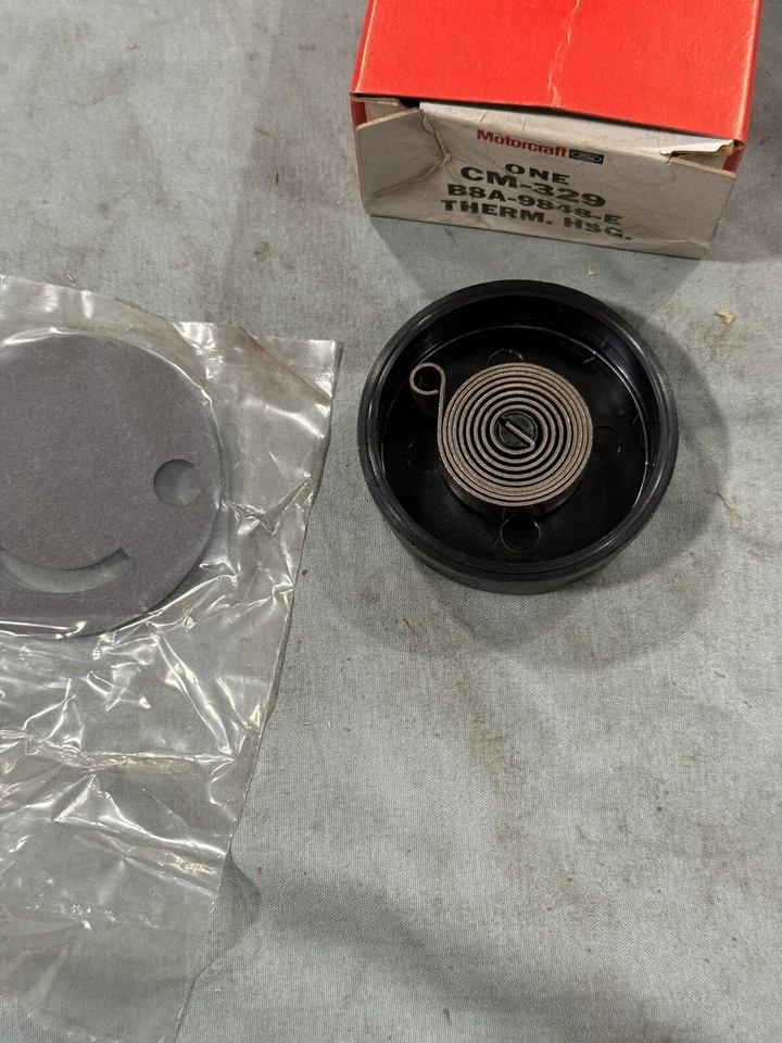 Ford thunderbird Automatic Choke Thermostat Housing B8A-9848-E  CM-329 1958 NOS - Image 2 of 3