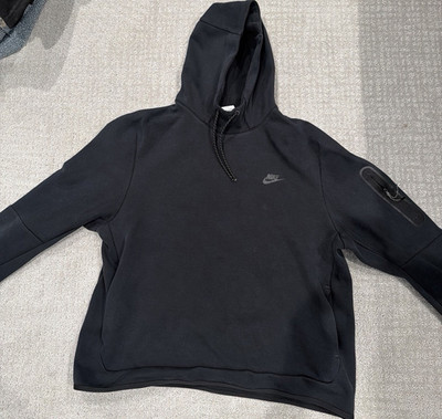 Black Nike Tech