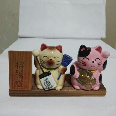 Ceramic Maneki Neko Set White & Pink 7cm, Lucky Cat Collectible with Wooden Base