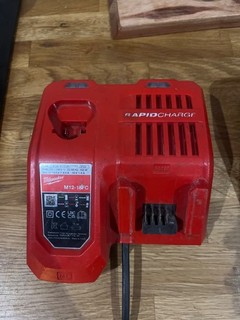Milwaukee Rapid Charger M12 18FC