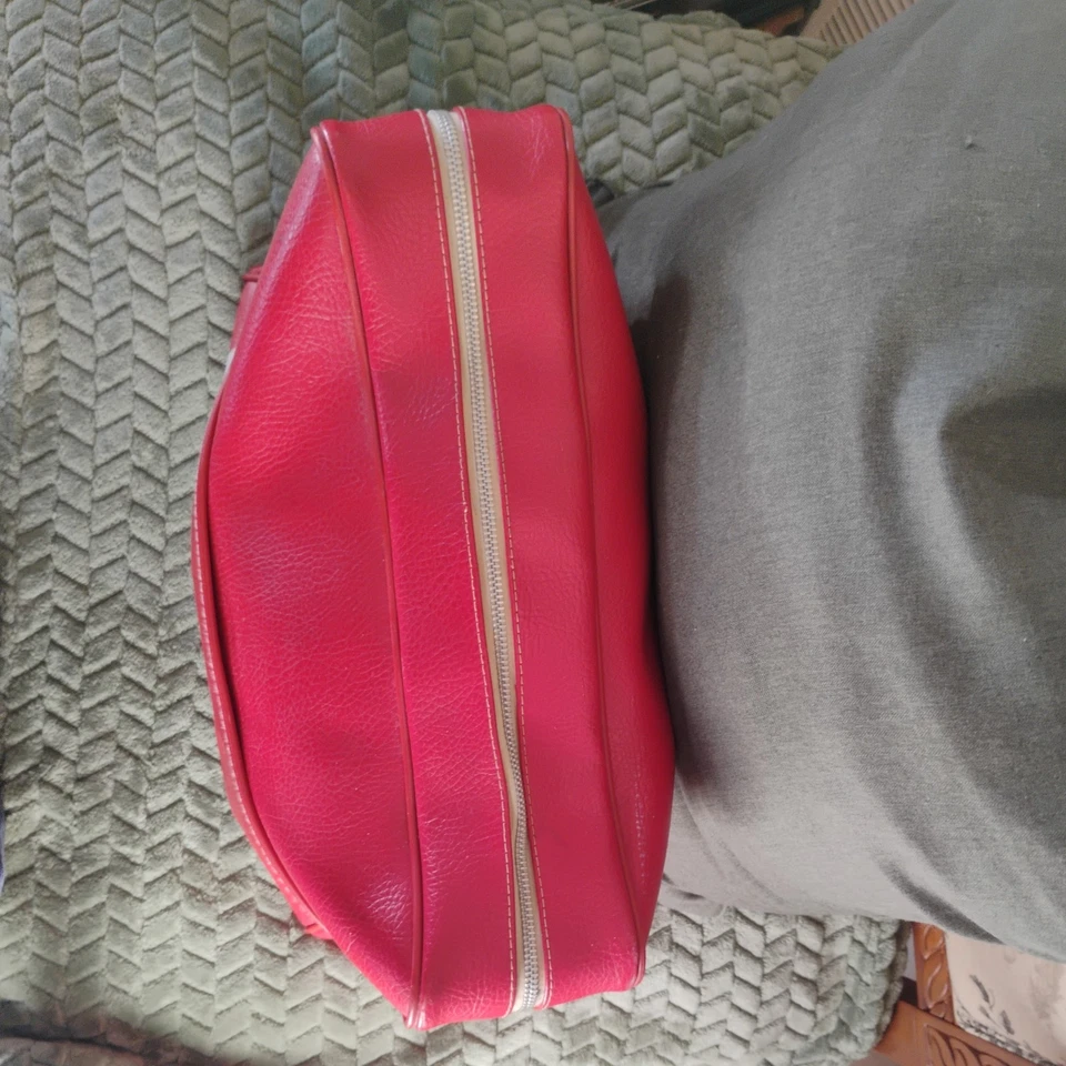 RARE 1960s -70s Vintage Travelite PVC /Nike swoosh Gymbag Bag -Red w/white - Image 3 of 4
