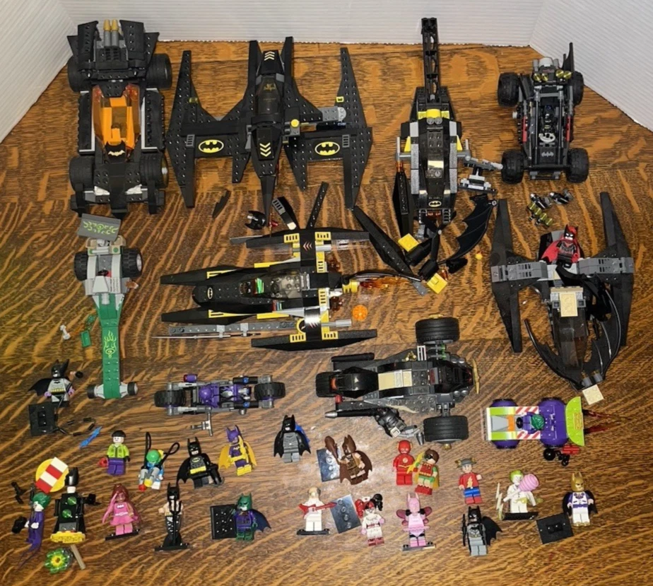LEGO'S~ ASSORTED BATMAN FIGURES/CARS & VEHICLES - Image 2 of 4