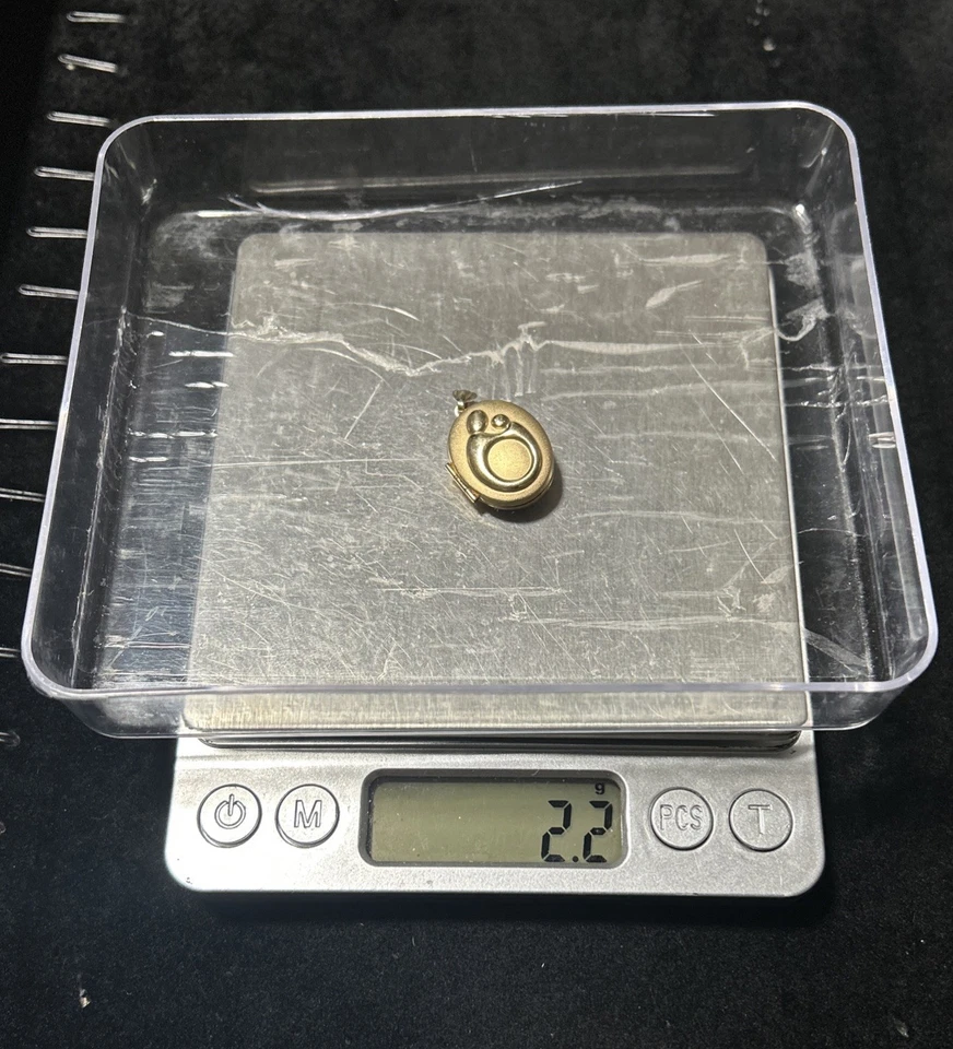 14K Solid Yellow Gold Locket Charm Not Scrap Beautiful 2.2 Grams - Image 4 of 4