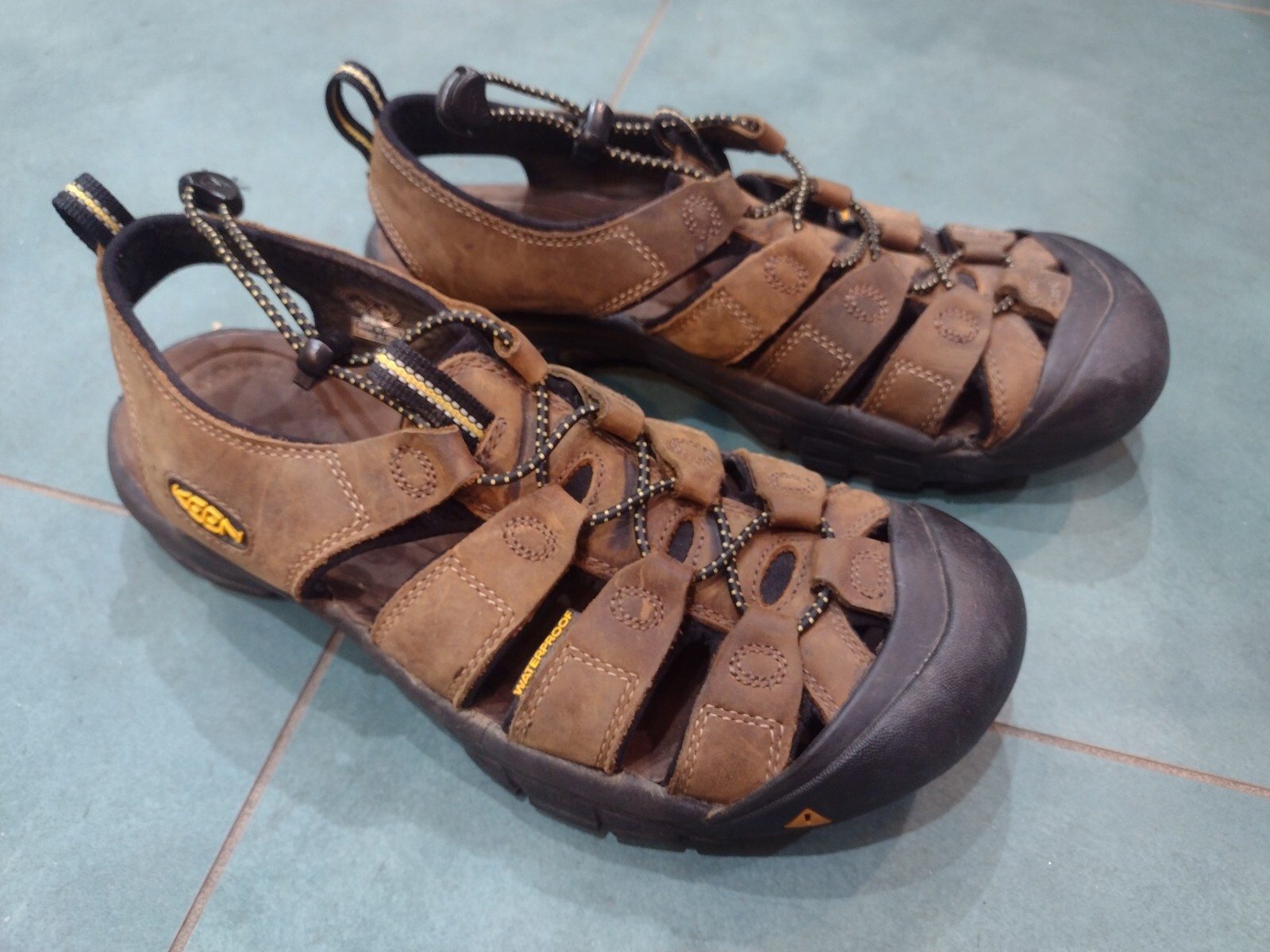 10 sandali sportivi impermeabili da uomo Keen Newport H2 marroni neri 1001870