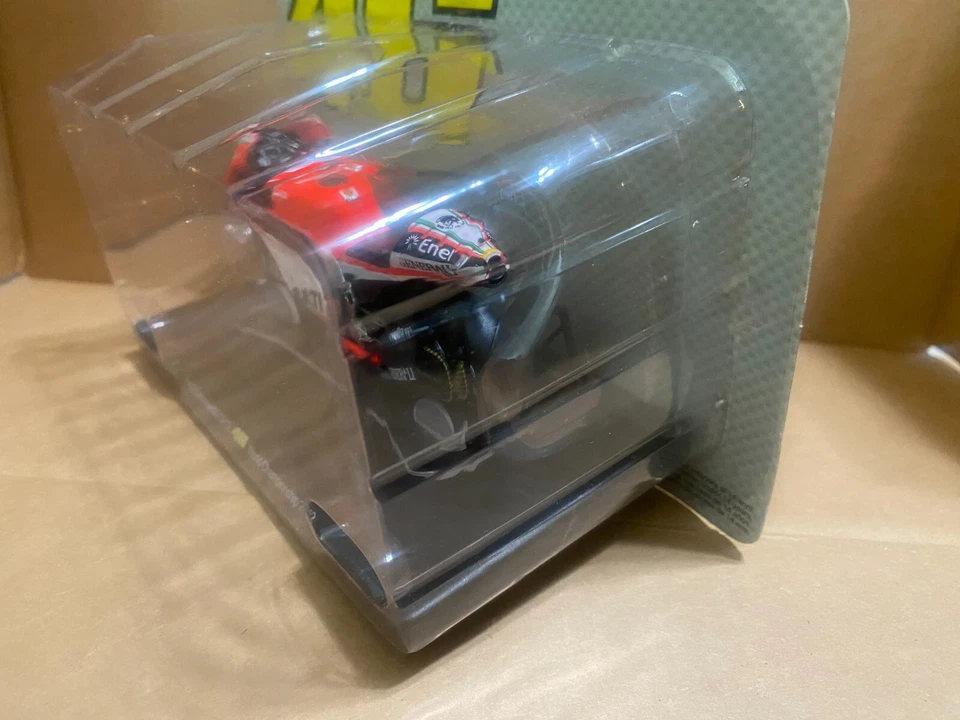 VALENTINO ROSSI COLLECTION-DUCATI DESMOSEDICI GP12 WORLD CHAMPIONSHIP 2012 1/18 - Image 3 of 3