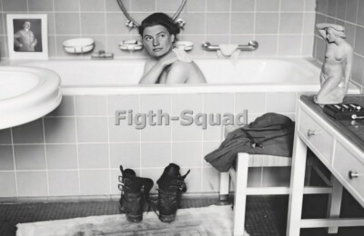 WW2 Picture Photo US reporter Lee Miller Bathtub House German