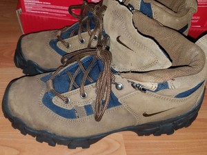 nike regrind hiking boots