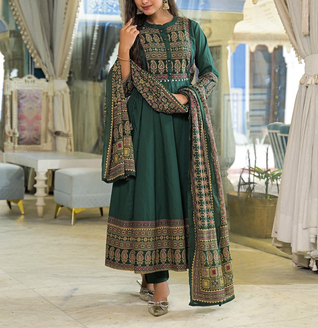 Green Paisley Print Cotton Anarkali Kurta Pant Dupatta Set Women View 6