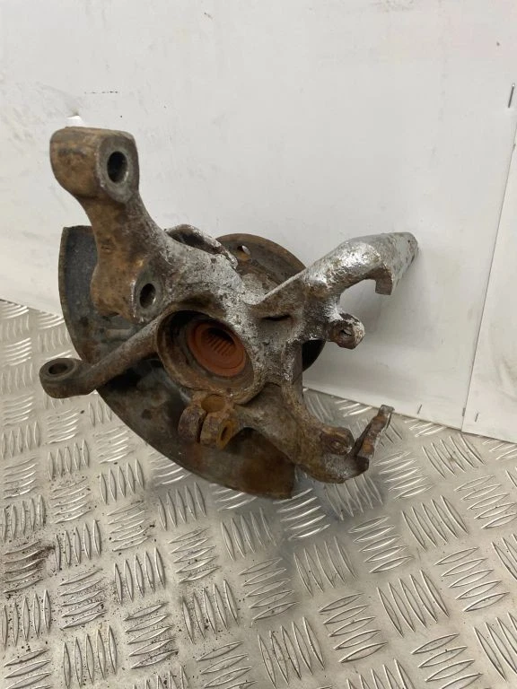 Buje rueda delantera diésel 55kW DTS2019 Volkswagen Golf III 1995 Foto 2 de 4