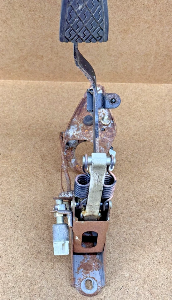 91 -95 Toyota MR2 Genuine Turbo Clutch Pedal Lever Petal w/ Bracket OEM Assembly - Image 3 of 4