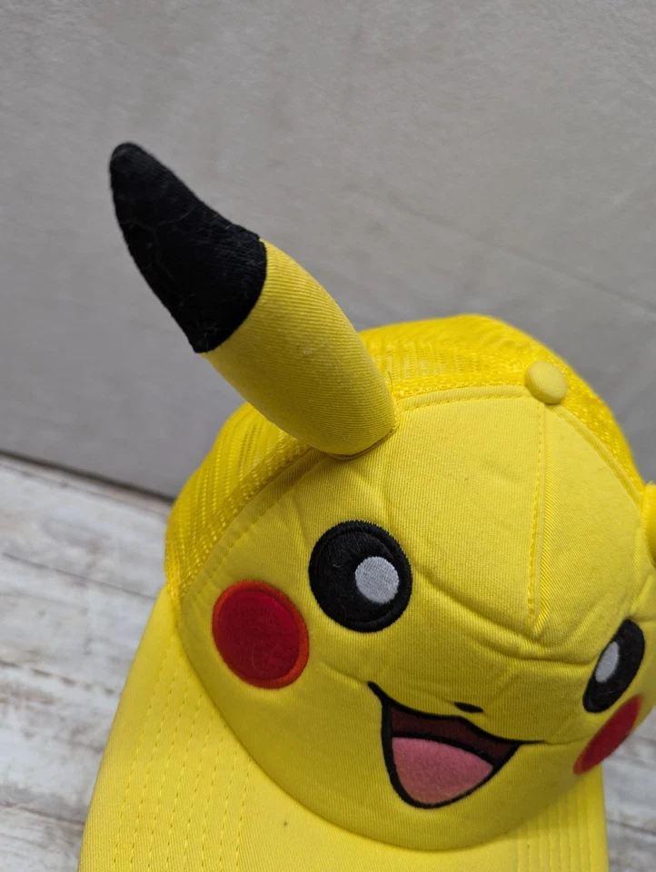 Baseball Hat Pokémon Pikachu SnapBack Trucker Cap OSFM Foto 4 de 4