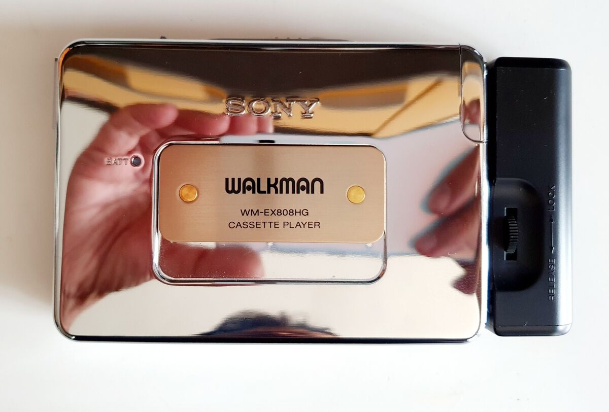 New Sony Walkman WM-EX808HG Limited Edition Mirror Chrome New Sony Walkman WM-EX808HG Limited Edition Mirror Chrome