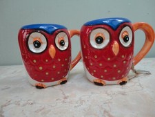 lot de 2 mugs neuf  décor chouette rouge et fleurs bleues