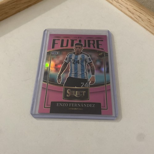 Enzo Fernandez [Pink] #21 2022 Panini Select FIFA Future card