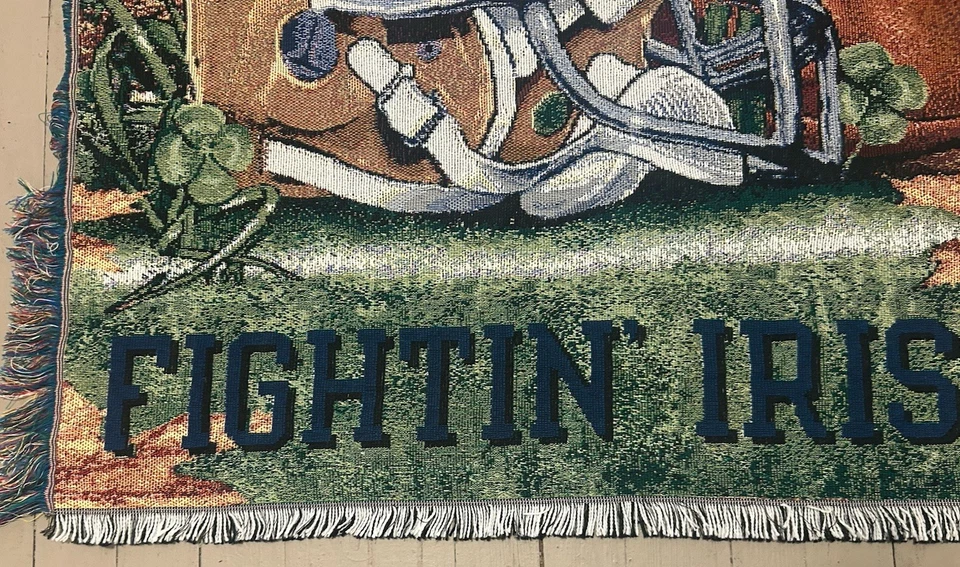Manta tapiz de fútbol americano vintage NCAA Notre Dame ND de 45" x 55" casco años 90 Foto 3 de 4
