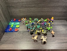Akedo Ultimate Arcade Warriors action figures 21 Lot + 4 Controller Moose Toys
