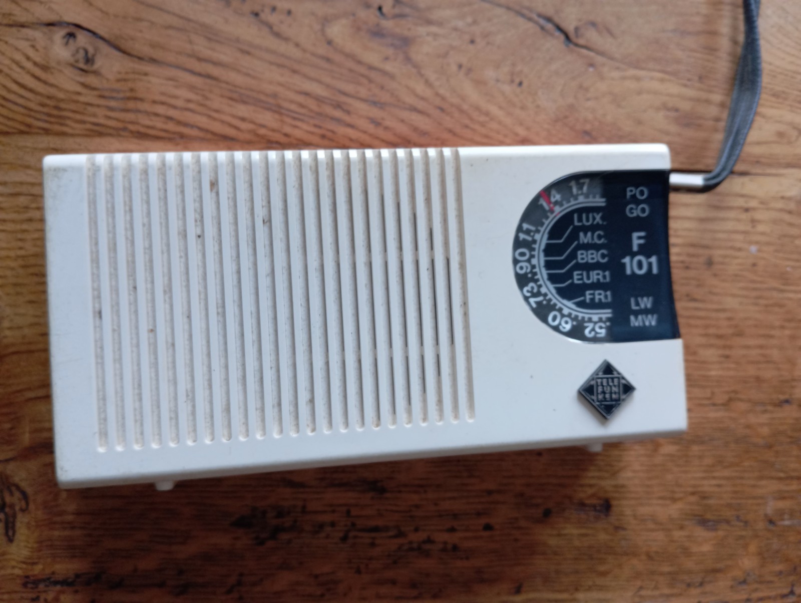 VINTAGE MINI RADIO ORANGE WEISS PHILIPS TELEFUNKEN