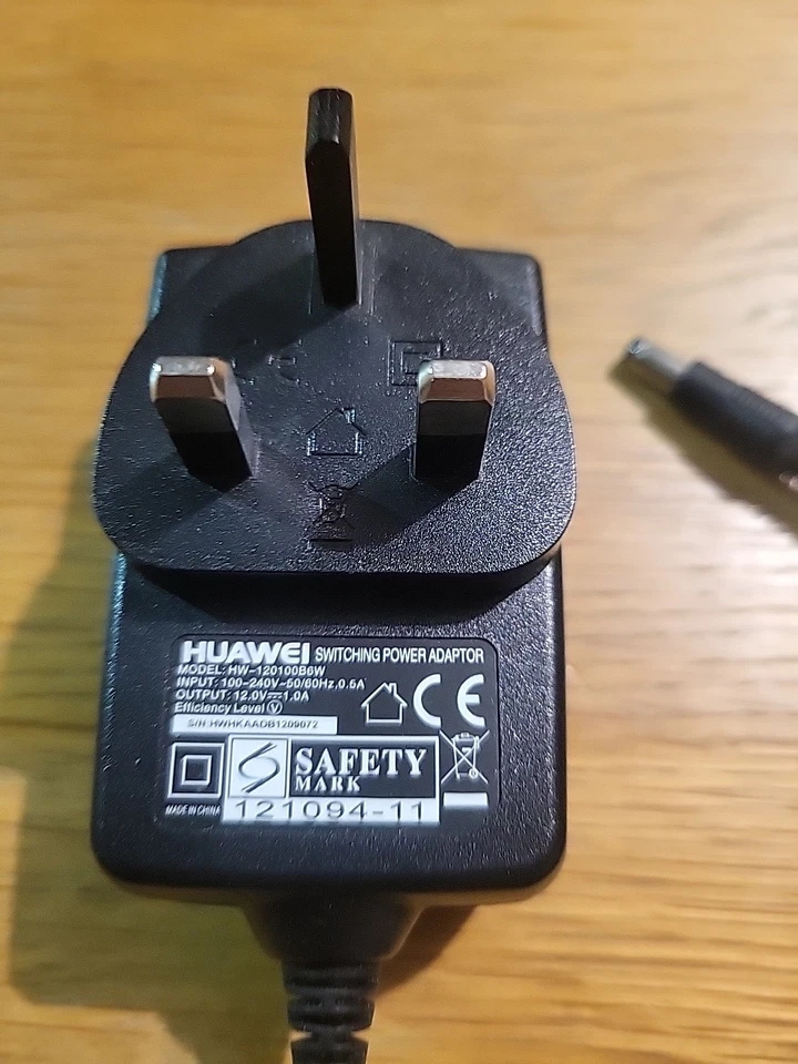 HUAWEI Schaltnetzteil HW-120100B6W 12V-1A - Bild 2 von 4