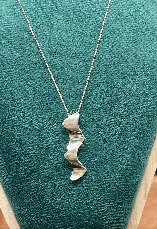"Collar gota triángulo geométrico de plata esterlina de diseñador irlandés modernista 19""" Foto 3 de 4