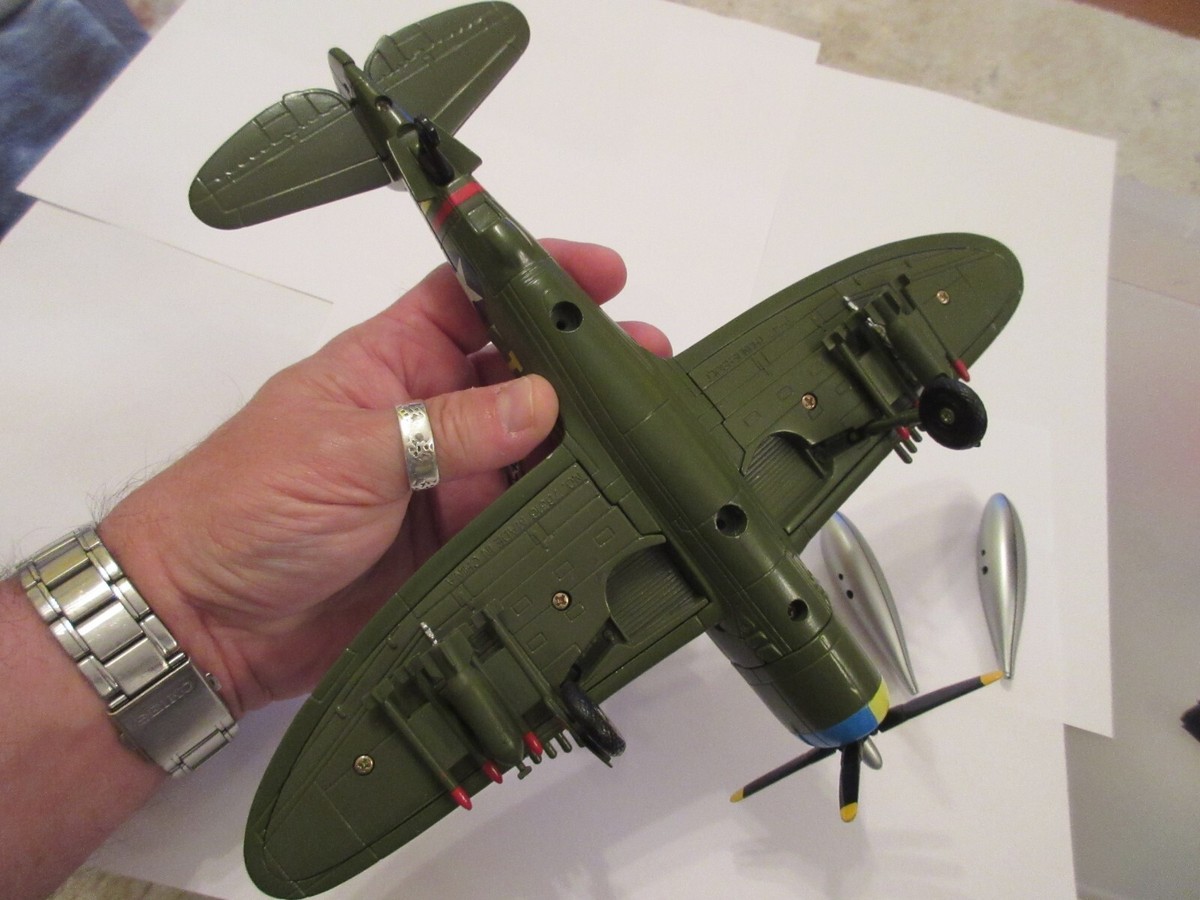 1:48 Motor Max P-47 Thunderbolt Diecast Metal Airplane Model