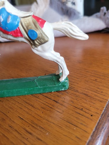Cavallo da salto vintage Krolyn 1006. Cavaliere mancante. Realizzato in metallo - Foto 4 di 7